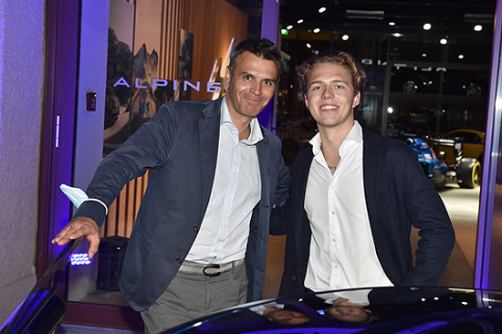 Cedric Journel (Alpine Vice President Verkauf und Marketing), Joel Beckenbauer beim Alpine Cocktail anlässlich der Eröffnung des Alpine Showrooms in der Motorworld in München (©Foto: Martin Schmitz)